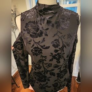 ADRIANNA PAPELL BLACK floral cold shoulder top